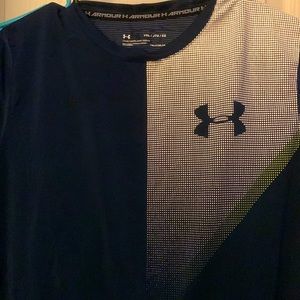 Boys Under Armour Heat Gear Fitted Shirt YXL pre owned good condition